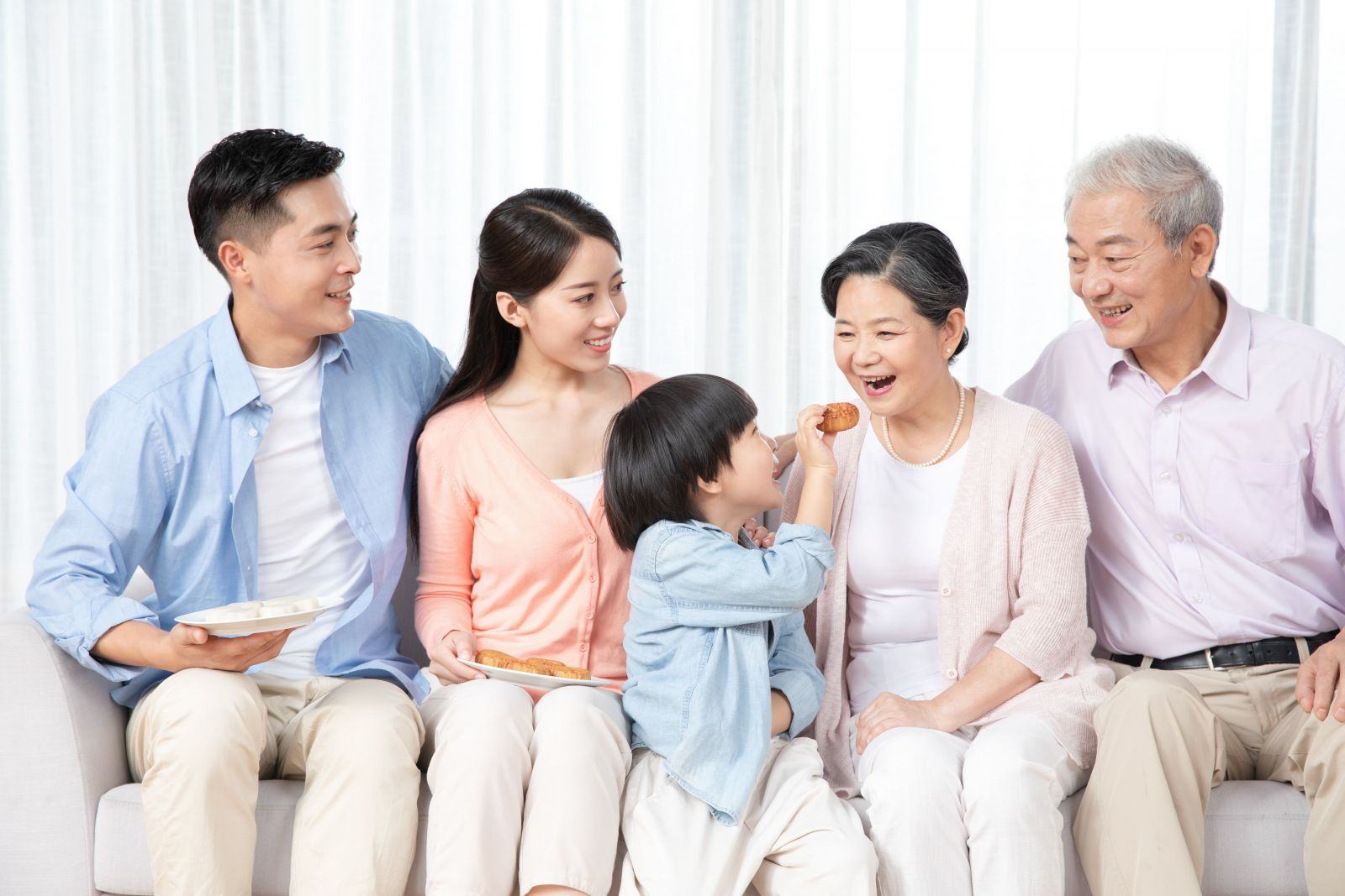 Tại sao mỗi cặp vợ chồng chỉ nên có từ 1 – 2 con? 35 gia đình hạnh phúc