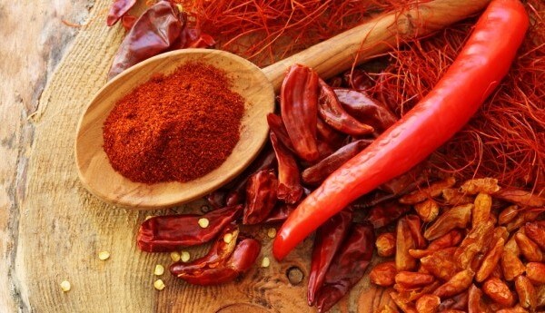 10 loại thực phẩm là “thủ phạm” gây ợ nóng, đầy bụng 46 Gia vị cay