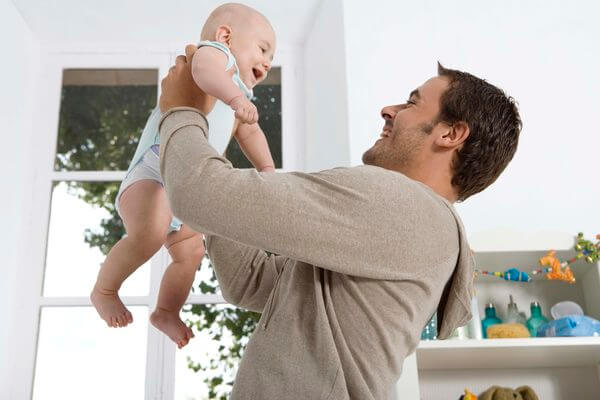 11 cách đơn giản để bé "nghiện" bố hơn 14