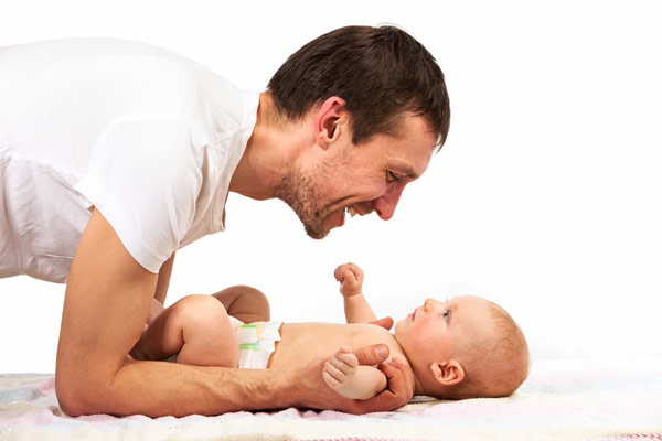 11 cách đơn giản để bé "nghiện" bố hơn 15