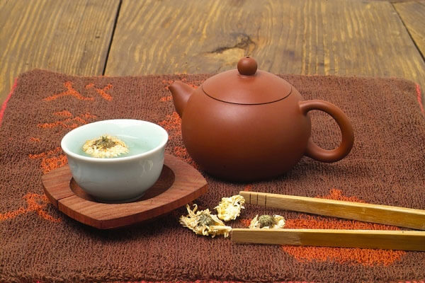 16 cách chữa ho hiệu quả cho cả người lớn và trẻ em bằng các nguyên liệu tự nhiên có sẵn 42 Trà hoa cúc