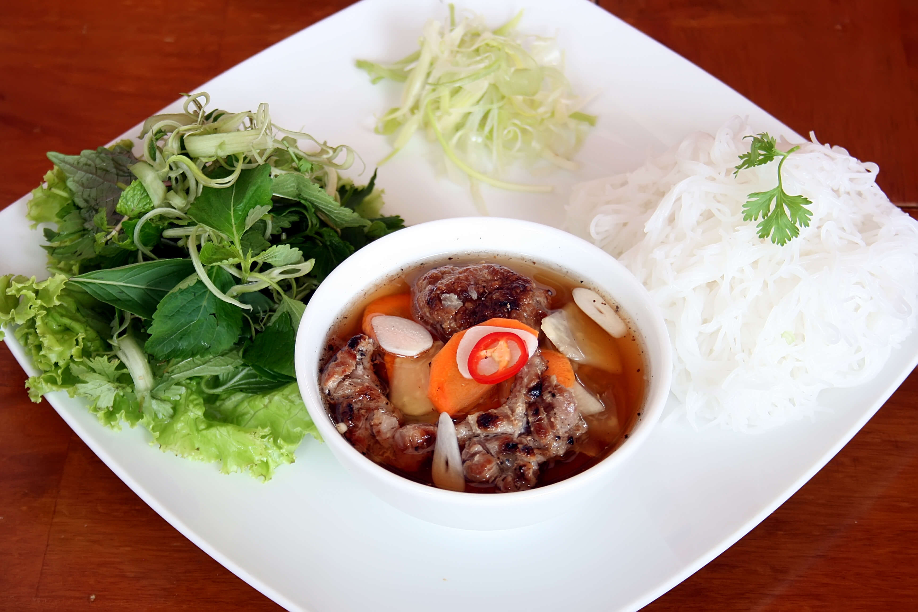 2 cách làm món bún chả Hà Nội ngon đúng điệu cho những ngày ngán cơm 34 2 cách làm món bún chả Hà Nội ngon đúng điệu cho những ngày ngán cơm 6