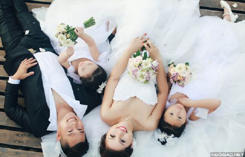2 phù dâu nhí đẹp như thiên thần 3