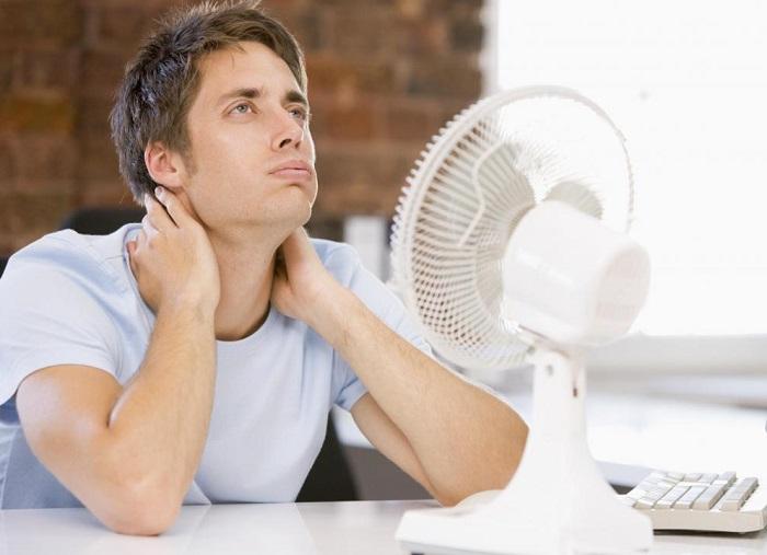 3 sai lầm khiến bạn càng bật quạt càng nóng 6