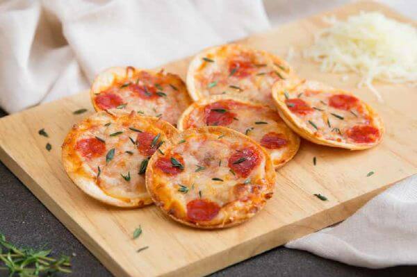 30 phút cho món bánh pizza thơm phức đây, mẹ ơi! 55 bánh pizza mini