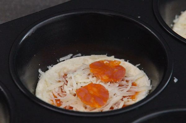 30 phút cho món bánh pizza thơm phức đây, mẹ ơi! 52 bánh pizza mini