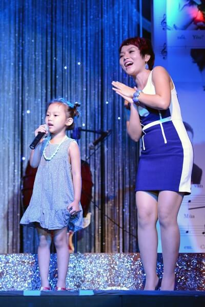5 bà mẹ đơn thân hút mắt nhất showbiz Việt 19