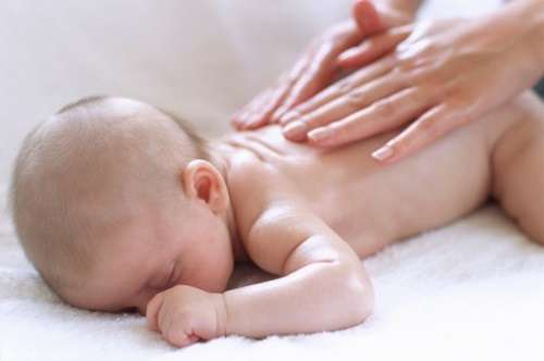 5 lợi ích của việc massage cho trẻ 36 Kích thích tăng trưởng hormone tăng cân