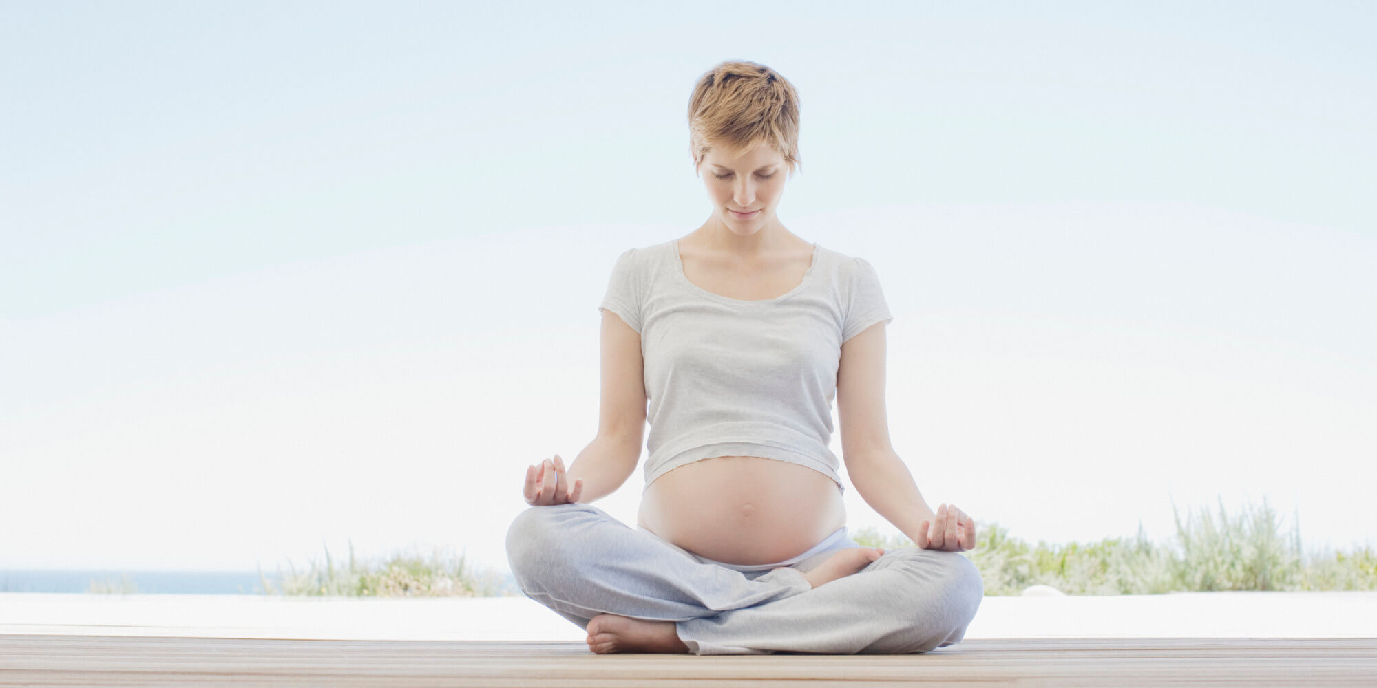 5 tư thế yoga đuổi nhanh "ốm nghén" cho mẹ bầu 41 5 tư thế yoga4