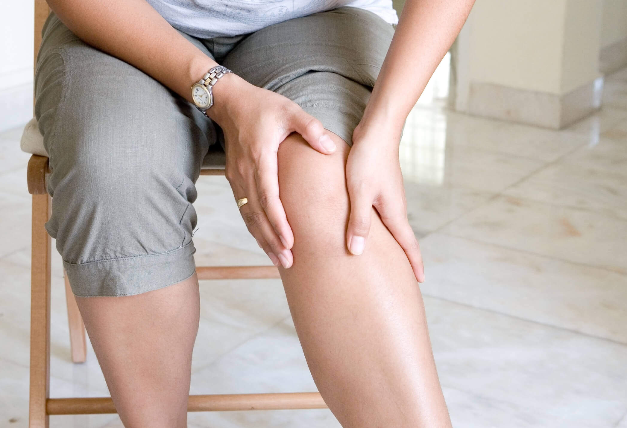 6 dấu hiệu báo bạn nên uống nhiều nước hơn 37 dau-khop