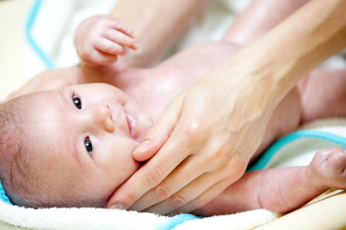 6 lợi ích không ngờ khi mát-xa cho trẻ sơ sinh 33 6 lợi ích không ngờ khi mát-xa cho trẻ sơ sinh 5