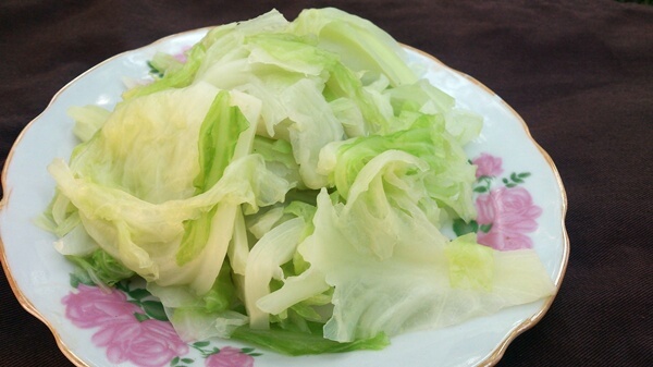 6 món rau giúp mẹ rút ngắn con đường chinh phục vòng eo thon 42 Bắp cải luộc