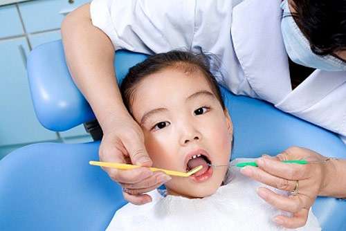 6 tuyệt chiêu giúp bé yêu chịu gặp nha sĩ 34 6 tuyệt chiêu giúp bé yêu chịu gặp nha sĩ 6