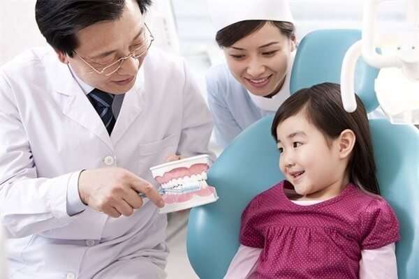 6 tuyệt chiêu giúp bé yêu chịu gặp nha sĩ 35 6 tuyệt chiêu giúp bé yêu chịu gặp nha sĩ 7