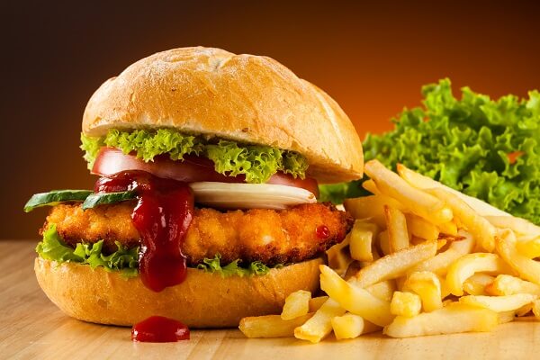 7 công thức biến tấu món ăn làm tăng ham muốn “yêu” 37 Thêm rau cải bó xôi vào hamburger