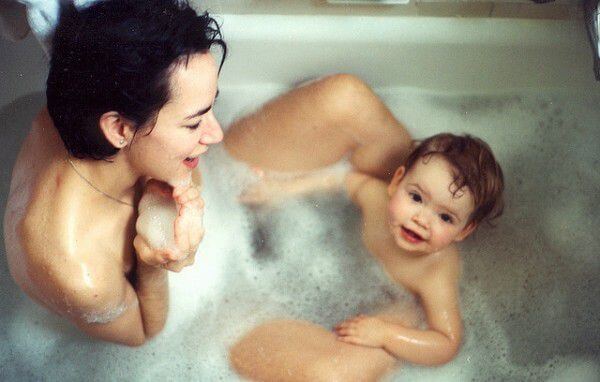 7 thói quen của bố mẹ vô tình khiến con tò mò về "sex" 36 7 thói quen của bố mẹ vô tình khiến con tò mò về "sex" 8