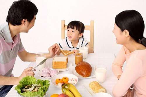 8 cách hữu hiệu giúp con hết biếng ăn 7