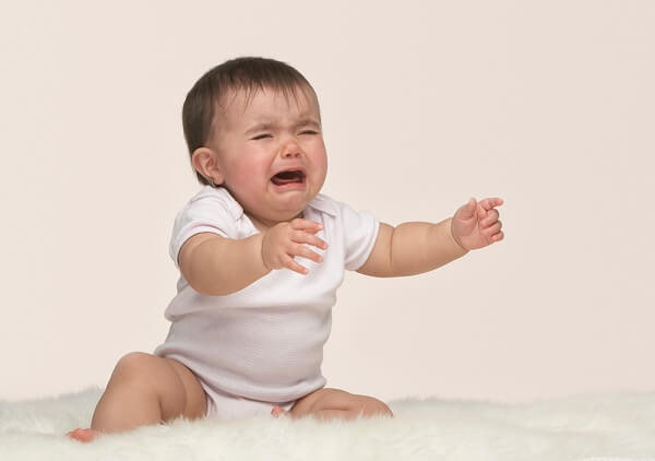 8 lý do khiến bé yêu khóc nhè 42 bé thiếu sự quan tâm