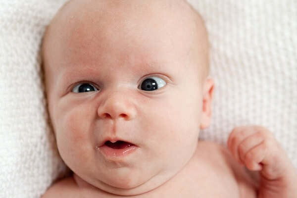 8 lý do khiến bé yêu khóc nhè 44 bé buồn ngủ