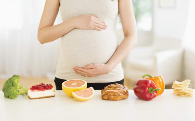 Bà bầu 3 tháng đầu nên ăn gì để thai nhi khỏe mạnh? 35 thực phẩm tốt cho bầu 3 tháng đầu