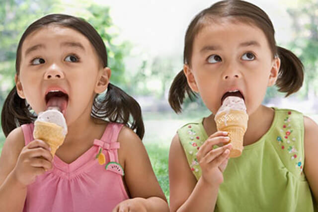 Bà nuông chiều cho cháu ăn nhiều kem và... 33 Bà nuông chiều cho cháu ăn nhiều kem và... 5