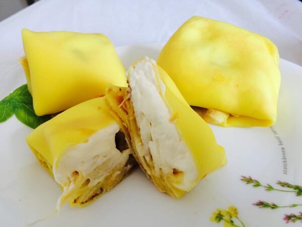 Bánh cuộn sầu riêng kem tươi