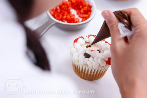 Bánh cupcake hình ông già Noel ngộ nghĩnh 58 Bánh cupcake hình ông già Noel ngộ nghĩnh 30