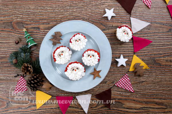 Bánh cupcake hình ông già Noel ngộ nghĩnh 59 Bánh cupcake hình ông già Noel ngộ nghĩnh 31