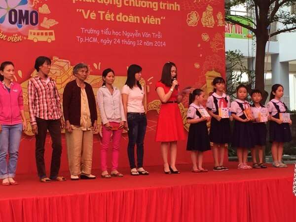 Bé cùng OMO tặng 5,000 vé xe cho người khó khăn về nhà đón Tết 6