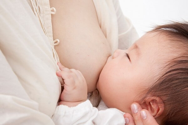 Bé dưới 6 tháng tuổi tăng cân như thế nào là bình thường? 7