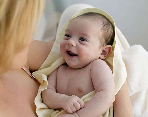 Bé phát triển ngôn ngữ thế nào? 36 bé phát triển ngôn ngữ từ lúc sơ sinh