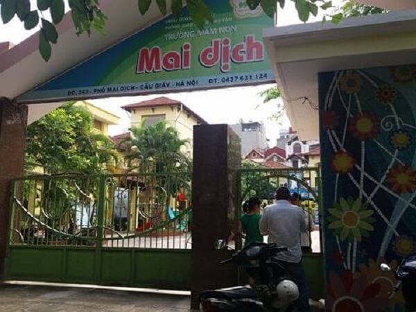 Bé rơi từ tầng 2, cả 4 cô giáo đều không hay biết 35 Bé rơi từ tầng 2, cả 4 cô giáo đều không hay biết 7