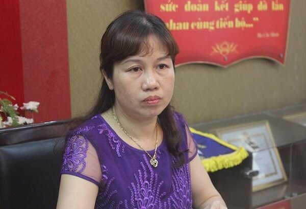 Bé rơi từ tầng 2, cả 4 cô giáo đều không hay biết 36 Bé rơi từ tầng 2, cả 4 cô giáo đều không hay biết 8