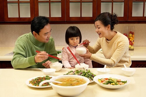 Bí quyết giảm chứng biếng ăn của trẻ 35 tre-ken-ca-chon-canh