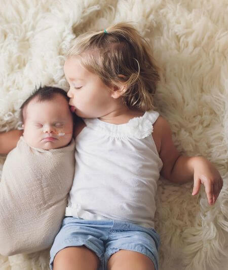 Bố mẹ vĩnh biệt con g&aacute;i nhỏ bằng bộ ảnh y&ecirc;u thương