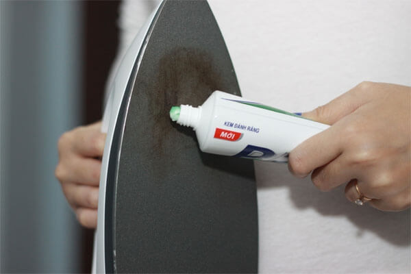 Bỏ túi 18 mẹo hữu ích từ kem đánh răng 39 Bỏ túi 18 mẹo hữu ích từ kem đánh răng 11