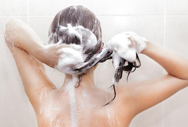 Bỏ túi 4 bí kíp bảo vệ tóc không bị hư tổn khi đi bơi 36 goi-dau
