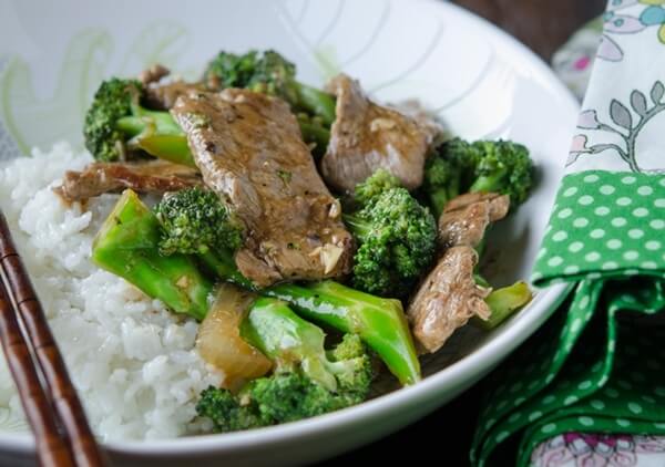 Bữa cơm chiều ngon miệng với thịt bò xào bông cải xanh 39 thit-heo