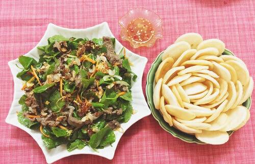 Bữa cơm ngày nóng nhẹ tênh nhờ món gỏi rau má thịt bò 53 gỏi