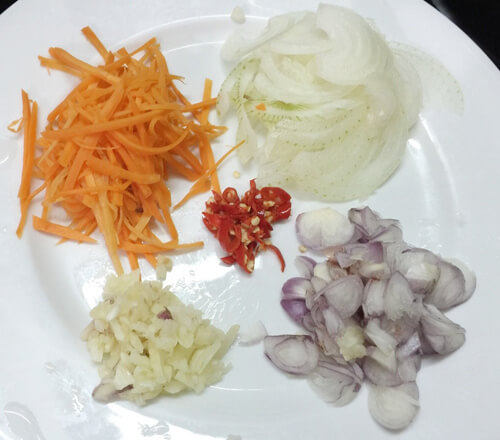 Bữa cơm ngày nóng nhẹ tênh nhờ món gỏi rau má thịt bò 47 nguyên liệu làm gỏi