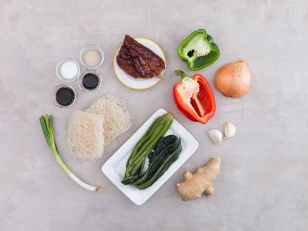Bữa sáng nhanh gọn đủ chất với bún gạo xào cải chua 46 bua-sang-nhanh-gon-du-chat-voi-bun-gao-xao-cai-chua