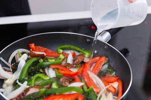 Bữa sáng nhanh gọn đủ chất với bún gạo xào cải chua 53 bua-sang-nhanh-gon-du-chat-voi-bun-gao-xao-cai-chua
