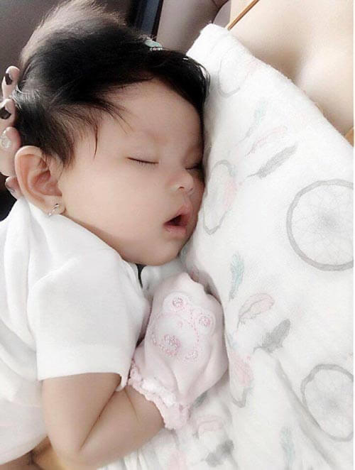 Ca sĩ Hải Băng khoe con gái đẹp như thiên thần 7