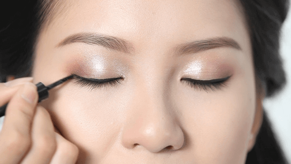 Các bước trang điểm nhẹ tại nhà cho bạn xuống phố thật tự tin 14