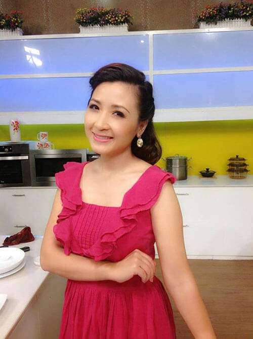 diễn vi&ecirc;n Kh&aacute;nh Huyền