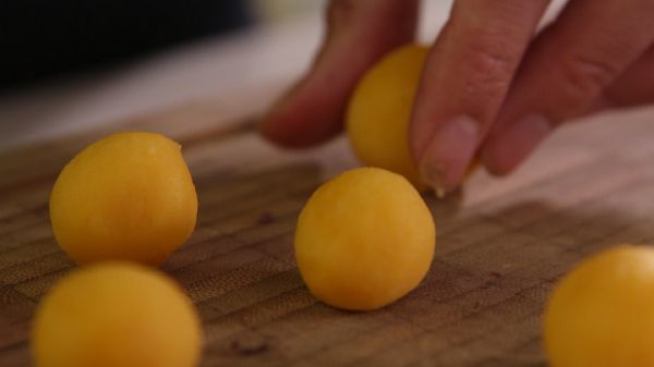 Cách làm bánh khoai lang hấp nhân custard 51 Cách làm bánh khoai lang hấp nhân custard 23