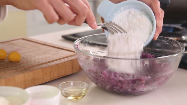 Cách làm bánh khoai lang hấp nhân custard 53 Cách làm bánh khoai lang hấp nhân custard 25