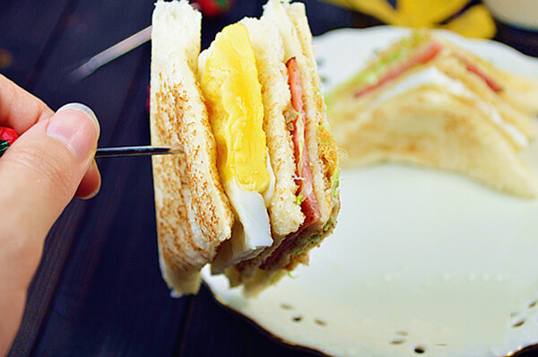 Cách làm bánh sandwich kẹp cho bé thích mê 53 Cách làm bánh sandwich kẹp cho bé thích mê 27