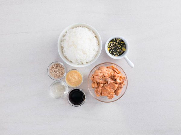Cách làm cơm nắm cá hồi chiên giòn thơm nức mũi 16