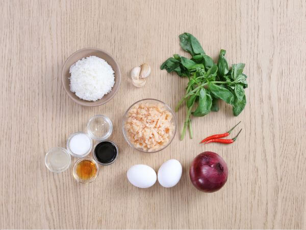 Cách làm món cơm chiên thịt gà hành tây đúng kiểu Thái 16